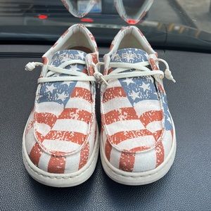 Ariat Distressed Flag Hilo